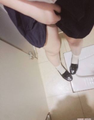 春潮浪漫海棠红